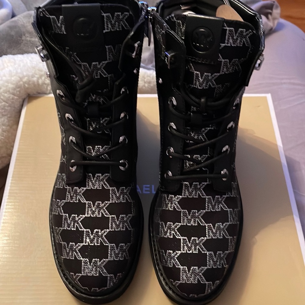 Michael Kors boots Black size 8 NWT